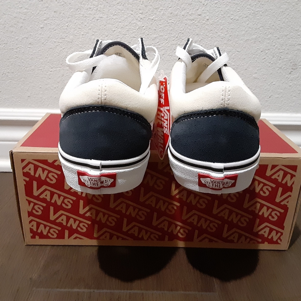 Vans - Picture 2 of 4